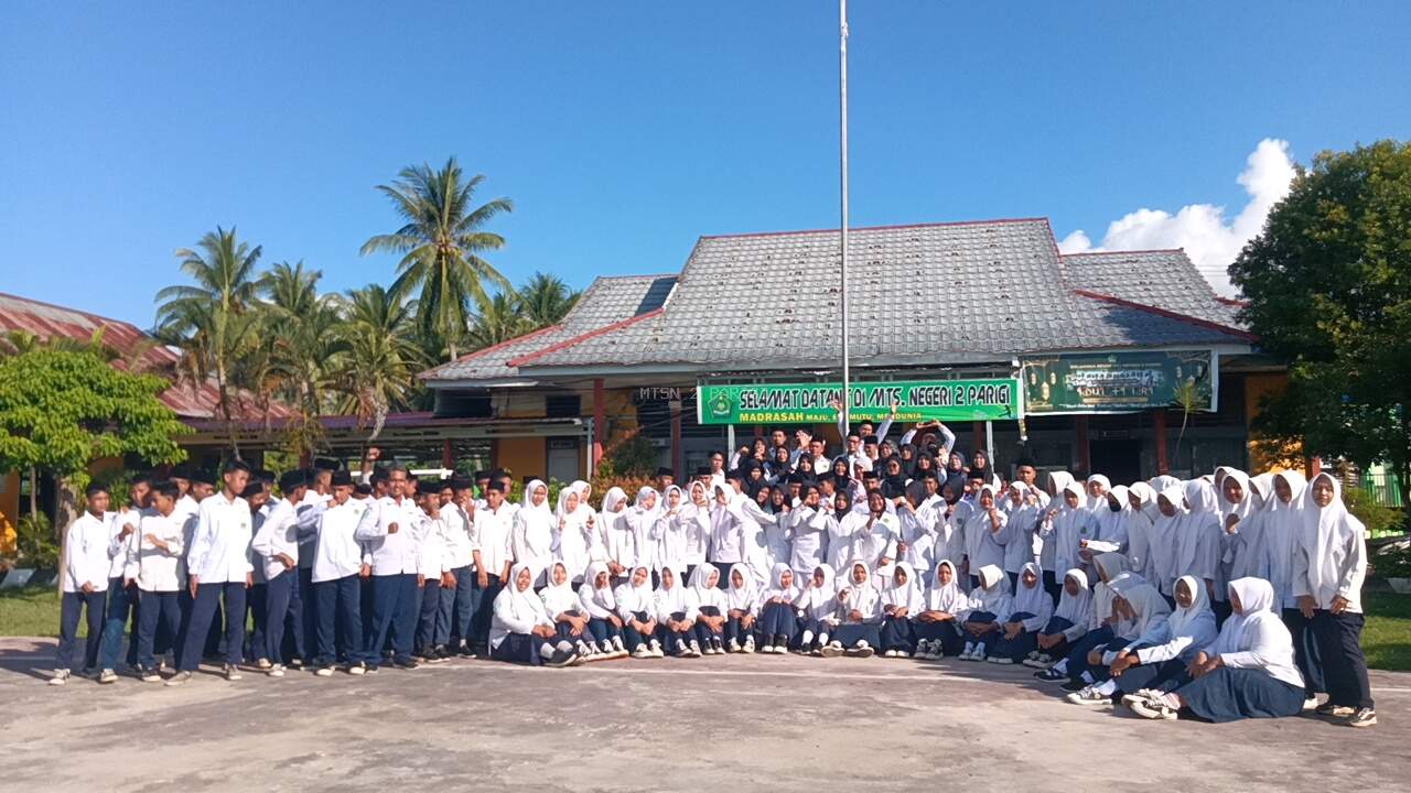 Siswa Kelas IX MTsN 2 Parigi Laksanakan Upacara Terakhir Sebelum Penamatan